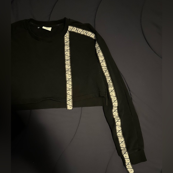 Gymshark Women's Black Cropped Sweatshirt size M. - Picture 3 of 6